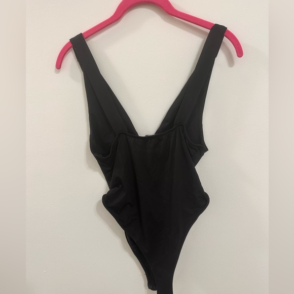 ZARA Black Ruched Deep V Bodysuit – Size L (Fits Like M / 6–8) - Picture 5 of 5